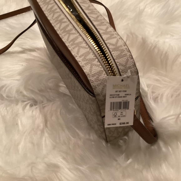 Jet Set Large Chain XBody Signature Logo Vanilla Crossbody NEW - Picture 4 of 4